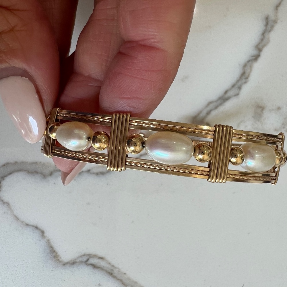 Faux pearl and gold bracelet